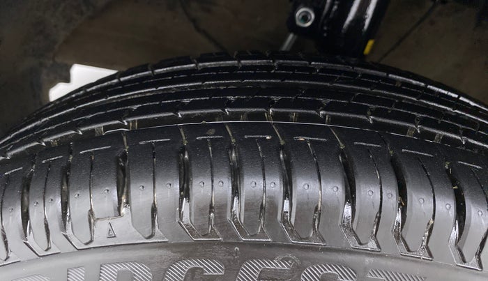 2017 Maruti Dzire VXI, Petrol, Manual, 37,536 km, Left Front Tyre Tread