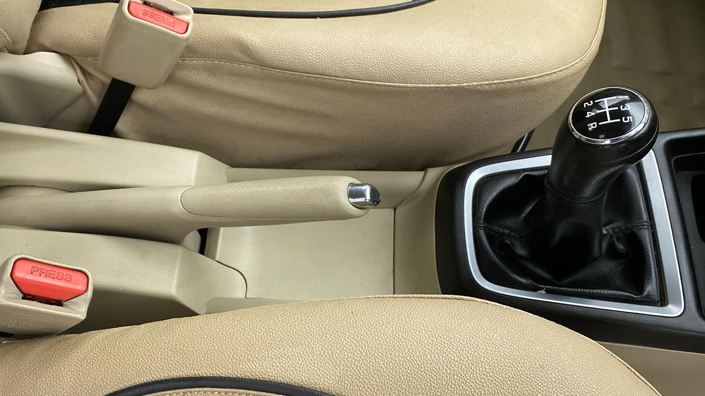 2017 Maruti Dzire VXI, Petrol, Manual, 37,536 km, Gear Lever