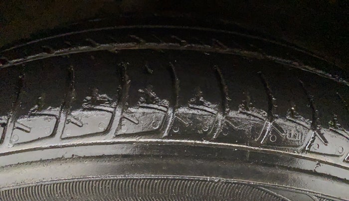 2015 Maruti Celerio ZXI AMT, CNG, Automatic, 39,155 km, Right Front Tyre Tread