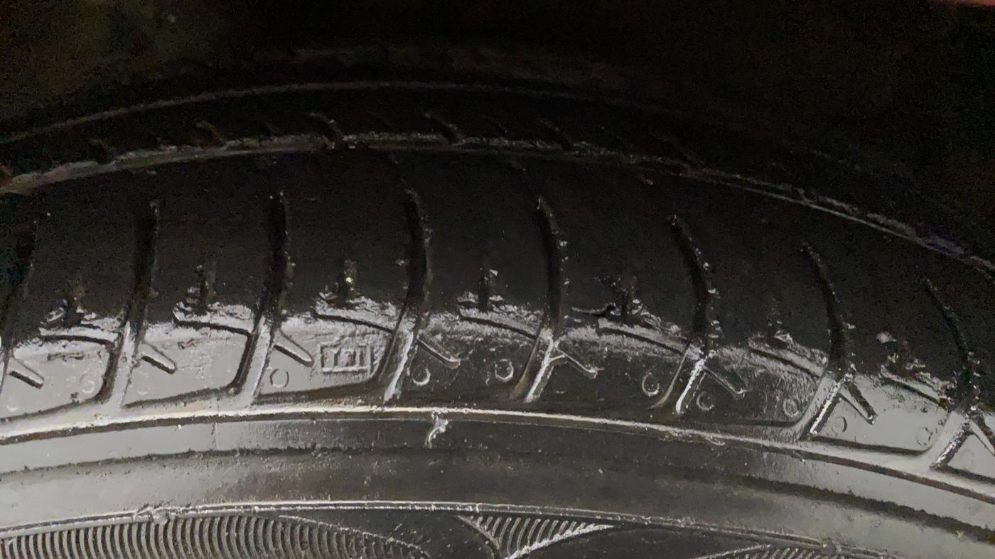 2015 Maruti Celerio ZXI AMT, CNG, Automatic, 39,155 km, Left Front Tyre Tread
