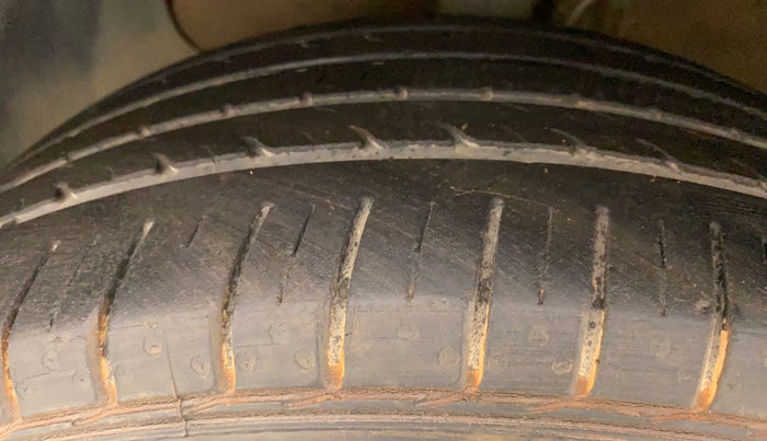 2016 Hyundai Elite i20 ASTA 1.2 (O), Petrol, Manual, 35,314 km, Left Front Tyre Tread