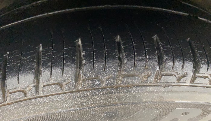2014 Hyundai Xcent S 1.1 CRDI, Diesel, Manual, 1,19,879 km, Left Front Tyre Tread