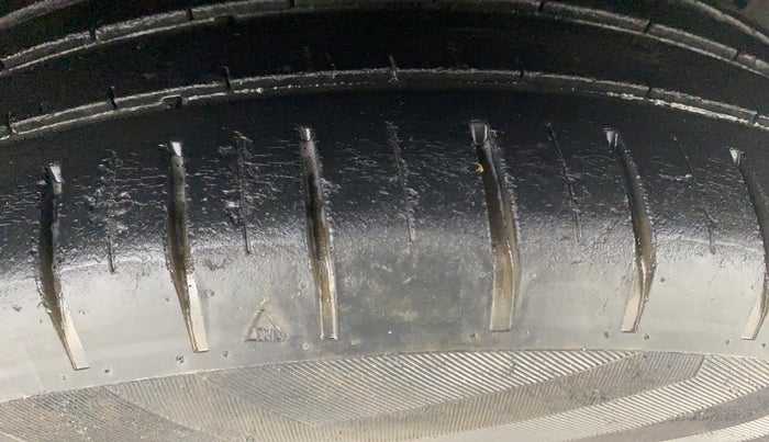 2014 Hyundai Xcent S 1.1 CRDI, Diesel, Manual, 1,19,879 km, Right Front Tyre Tread