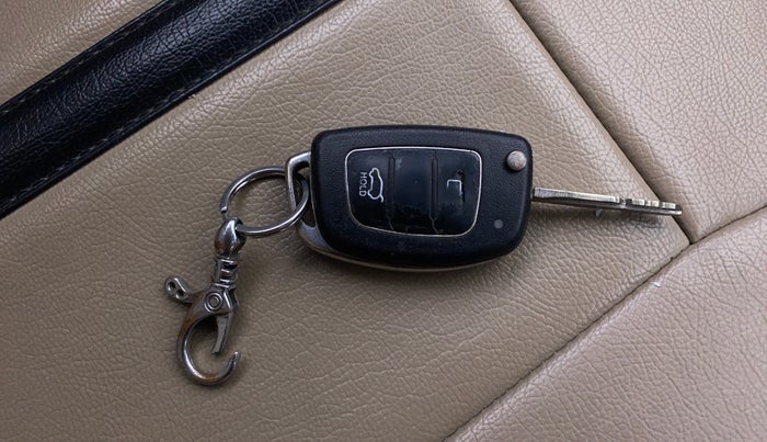 2014 Hyundai Xcent S 1.1 CRDI, Diesel, Manual, 1,19,879 km, Key Close Up