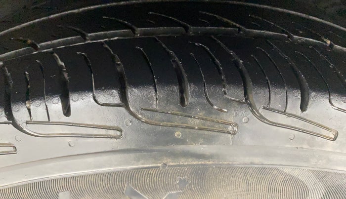 2014 Hyundai Xcent S 1.1 CRDI, Diesel, Manual, 1,19,879 km, Left Rear Tyre Tread
