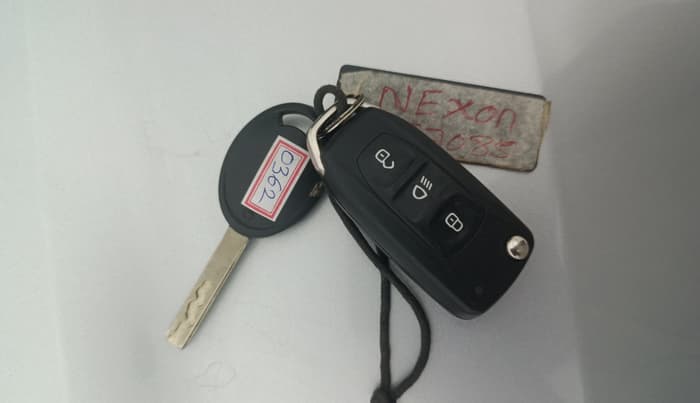 2021 Tata NEXON XM PETROL, Petrol, Manual, 19,918 km, Key Close Up