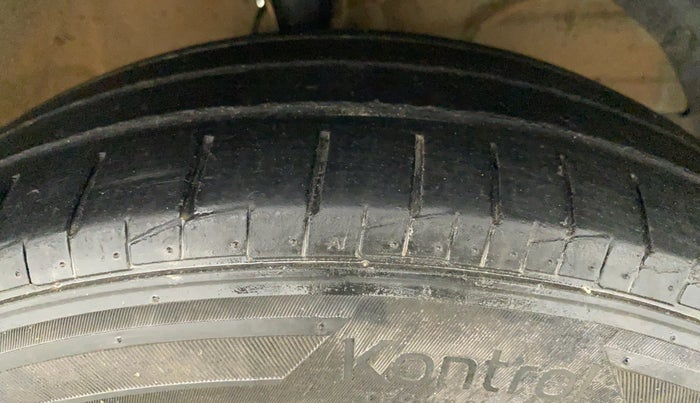 2018 Maruti Dzire VXI AMT, CNG, Automatic, 96,045 km, Right Front Tyre Tread