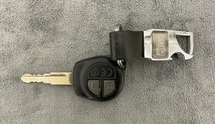 2018 Maruti Dzire VXI AMT, CNG, Automatic, 96,045 km, Key Close Up