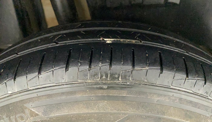 2018 Maruti Dzire VXI AMT, CNG, Automatic, 96,045 km, Right Rear Tyre Tread