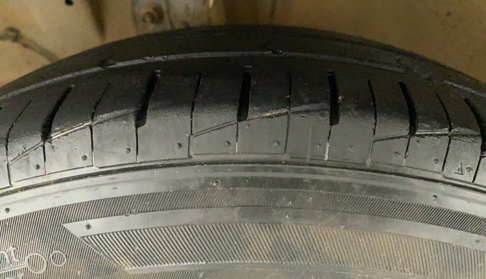 2018 Maruti Dzire VXI AMT, CNG, Automatic, 96,045 km, Left Front Tyre Tread