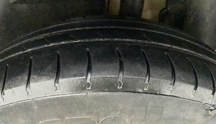2018 Maruti Dzire VXI AMT, CNG, Automatic, 96,045 km, Left Rear Tyre Tread
