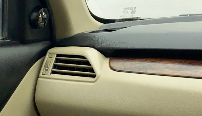 2018 Maruti Dzire VXI AMT, CNG, Automatic, 96,045 km, AC Unit - Front vent has minor damage