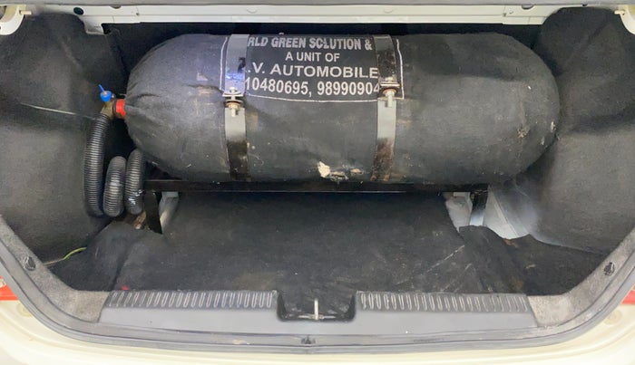 2018 Maruti Dzire VXI AMT, CNG, Automatic, 96,045 km, Boot Inside