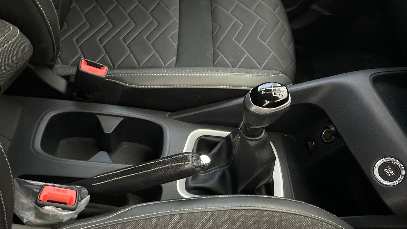 2023 Nissan MAGNITE XV PREMIUM, CNG, Manual, 8,743 km, Gear Lever