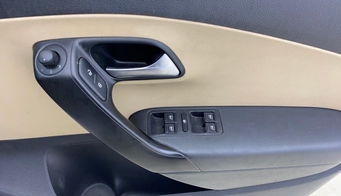 2017 Volkswagen Ameo COMFORTLINE 1.5 AT, Diesel, Automatic, 1,48,441 km, Driver Side Door Panels Control