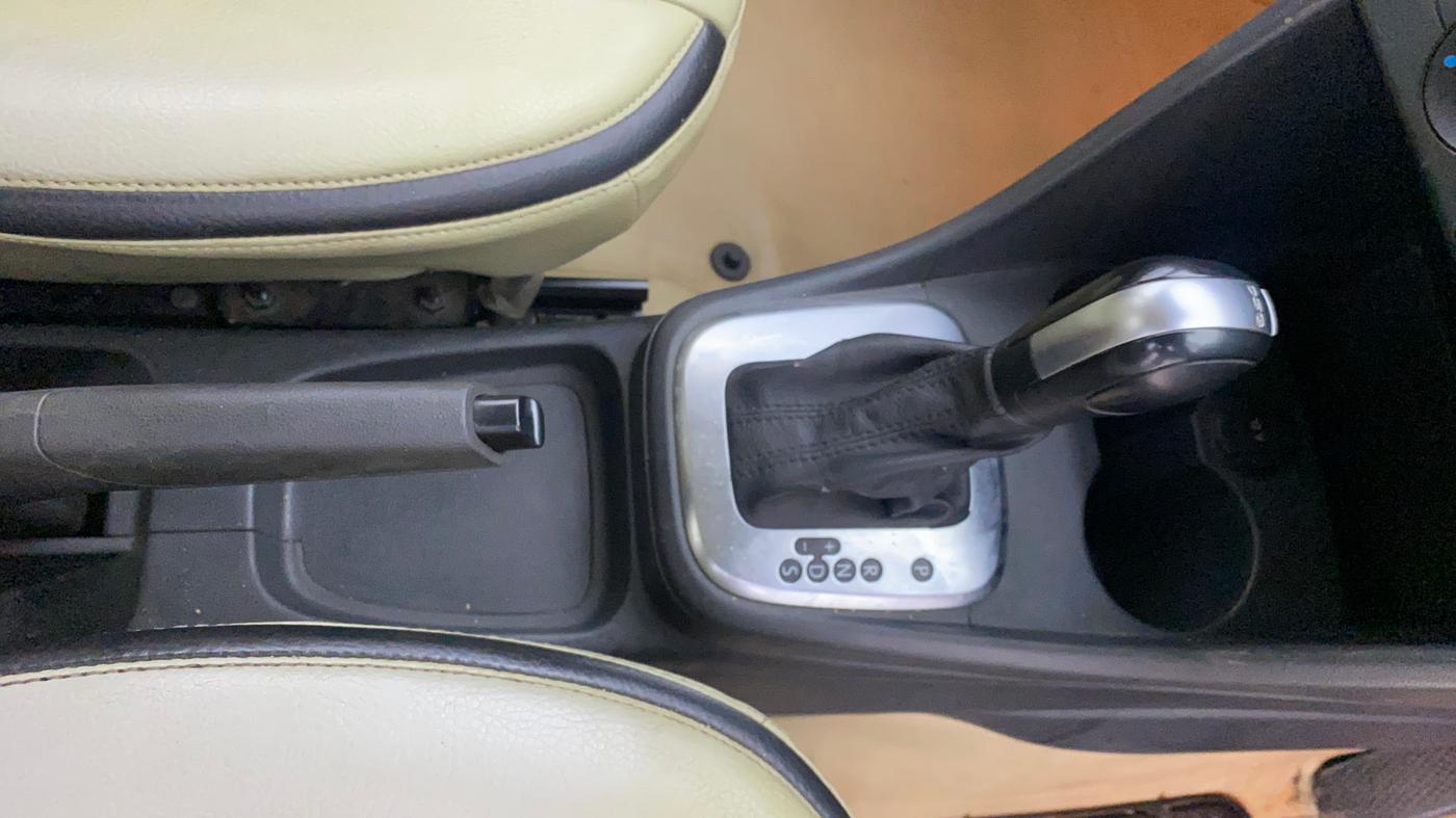 2017 Volkswagen Ameo COMFORTLINE 1.5 AT, Diesel, Automatic, 1,48,561 km, Gear Lever