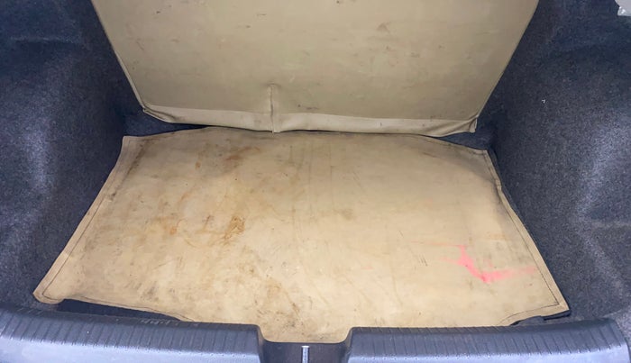 2017 Volkswagen Ameo COMFORTLINE 1.5 AT, Diesel, Automatic, 1,48,441 km, Boot Inside