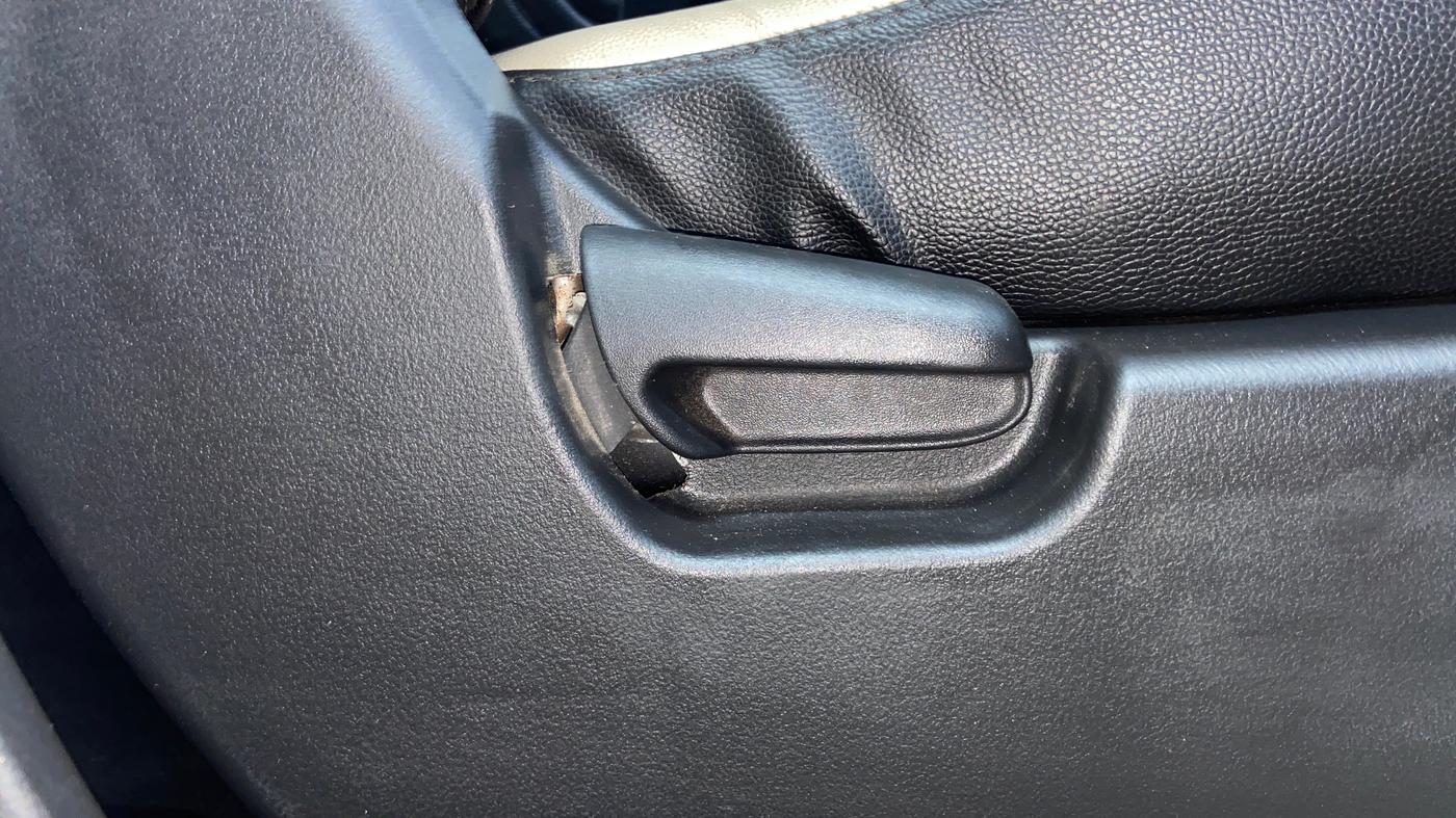 2018 Maruti Wagon R 1.0 VXI, Petrol, Manual, 38,213 km, Driver Side Adjustment Panel