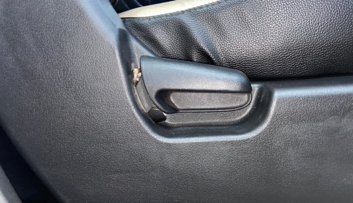 2018 Maruti Wagon R 1.0 VXI, Petrol, Manual, 38,213 km, Driver Side Adjustment Panel
