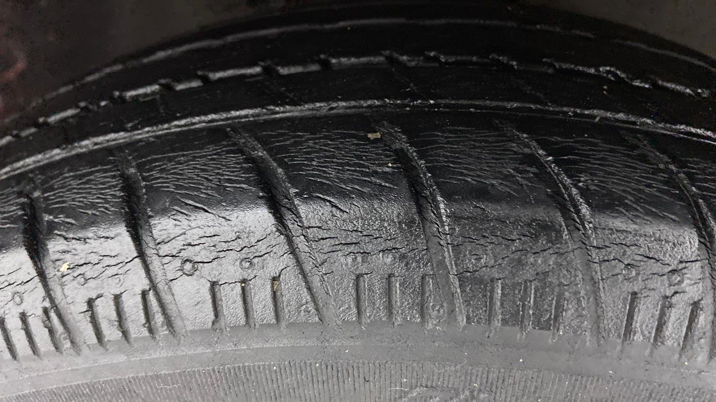 2017 Maruti Celerio VXI (O) AMT, Petrol, Automatic, 48,095 km, Right Front Tyre Tread