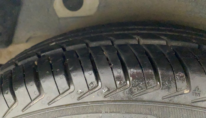 2011 Hyundai i10 MAGNA 1.1, Petrol, Manual, 55,296 km, Right Rear Tyre Tread