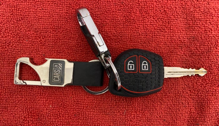 2018 Maruti Swift VXI AMT D, Petrol, Automatic, 82,496 km, Key Close Up