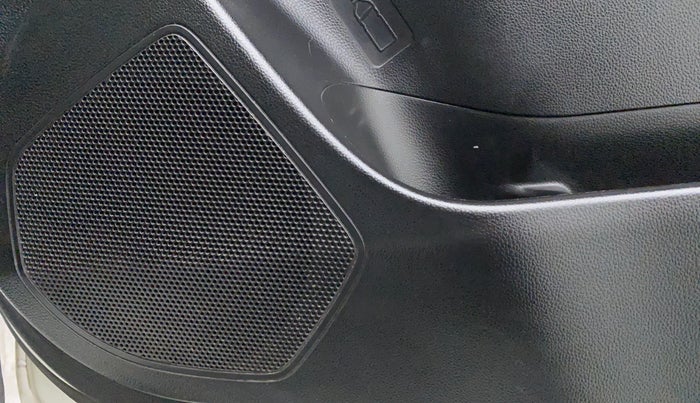 2018 Maruti Swift VXI AMT D, Petrol, Automatic, 82,496 km, Speaker