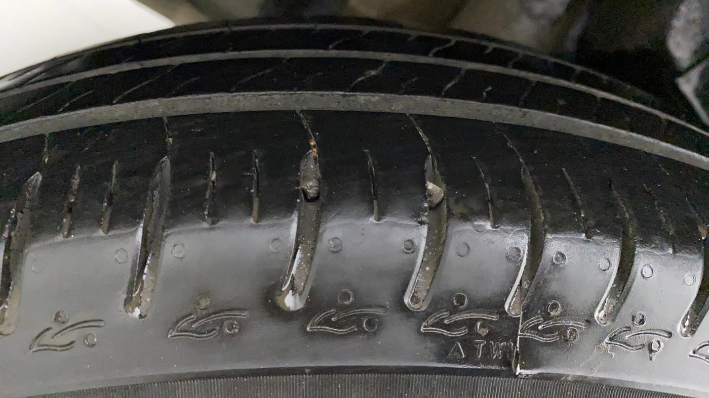 2018 Maruti Swift VXI AMT D, Petrol, Automatic, 82,496 km, Right Rear Tyre Tread