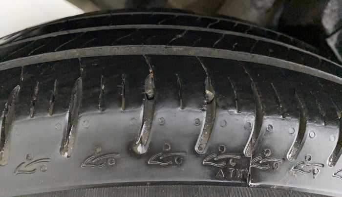 2018 Maruti Swift VXI AMT D, Petrol, Automatic, 82,496 km, Right Rear Tyre Tread