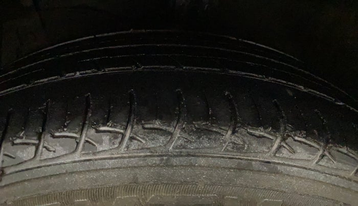 2016 Maruti Ciaz VXI+, Petrol, Manual, 55,865 km, Left Front Tyre Tread
