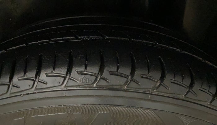 2016 Maruti Ciaz VXI+, Petrol, Manual, 55,865 km, Left Rear Tyre Tread