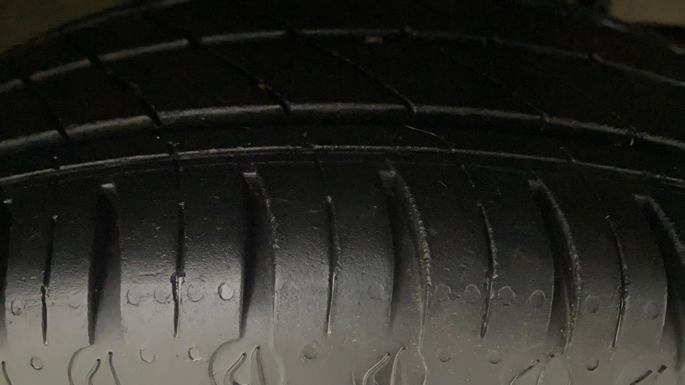 2017 Tata Tiago XTA PETROL, Petrol, Automatic, 67,663 km, Right Front Tyre Tread