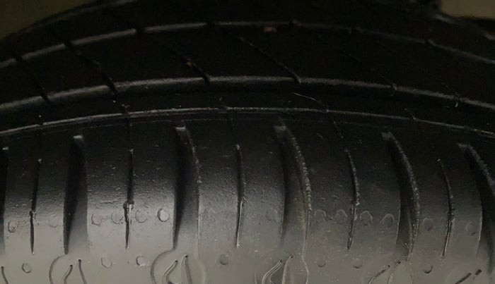 2017 Tata Tiago XTA PETROL, Petrol, Automatic, 66,664 km, Right Front Tyre Tread