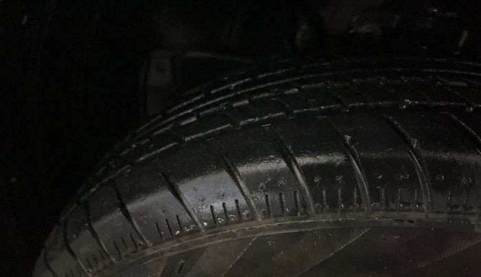 2019 Maruti New Wagon-R LXI CNG (O) 1.0, CNG, Manual, 33,532 km, Left Front Tyre Tread