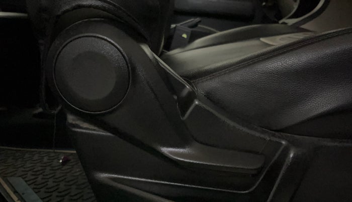 2019 Maruti New Wagon-R LXI CNG (O) 1.0, CNG, Manual, 33,532 km, Driver Side Adjustment Panel