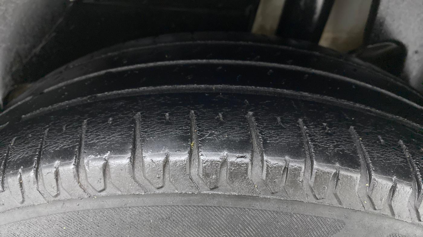 2018 Maruti Dzire ZXI AMT, Petrol, Automatic, 76,611 km, Left Rear Tyre Tread