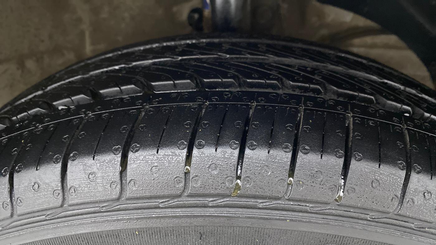 2018 Maruti Dzire ZXI AMT, Petrol, Automatic, 76,611 km, Right Front Tyre Tread