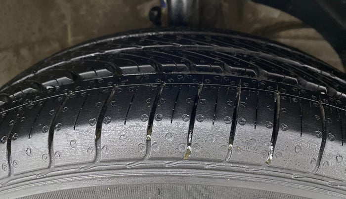 2018 Maruti Dzire ZXI AMT, Petrol, Automatic, 76,611 km, Right Front Tyre Tread