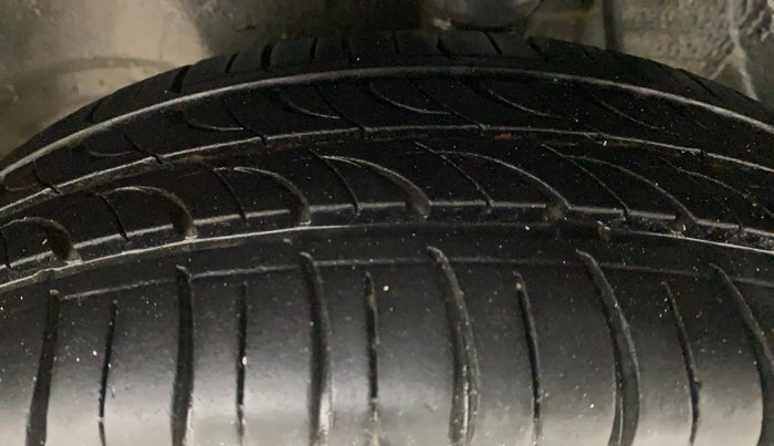 2015 Maruti Alto K10 VXI, Petrol, Manual, 97,112 km, Left Front Tyre Tread