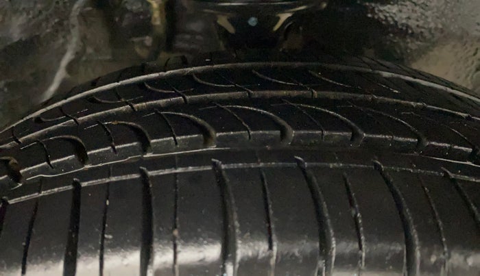 2015 Maruti Alto K10 VXI, Petrol, Manual, 97,112 km, Right Front Tyre Tread