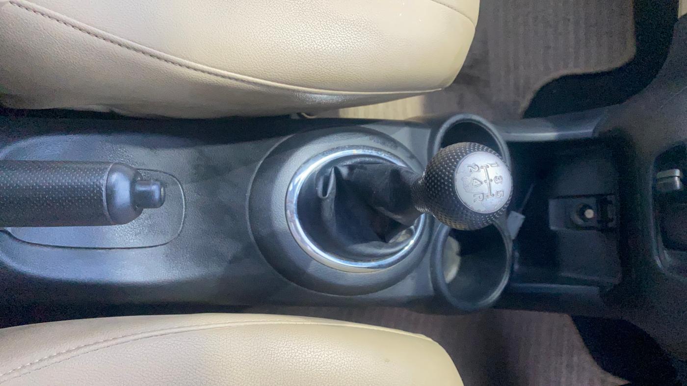 2015 Honda Mobilio 1.5L I-VTEC S, Petrol, Manual, 56,023 km, Gear Lever