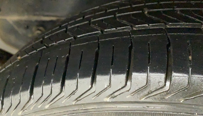 2018 Toyota Innova Crysta 2.8 GX AT 7 STR, Diesel, Automatic, 86,545 km, Left Rear Tyre Tread
