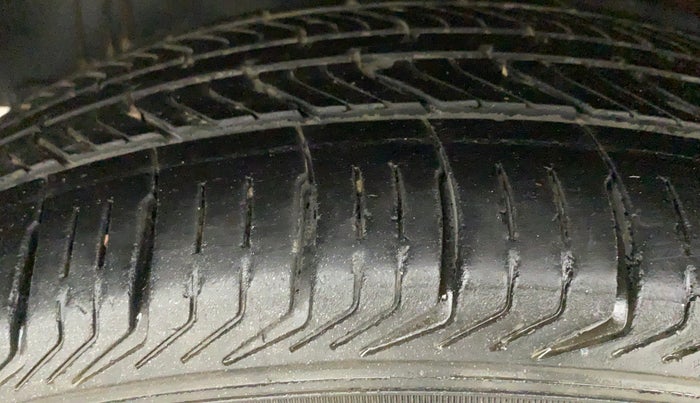 2018 Toyota Innova Crysta 2.8 GX AT 7 STR, Diesel, Automatic, 86,545 km, Right Rear Tyre Tread