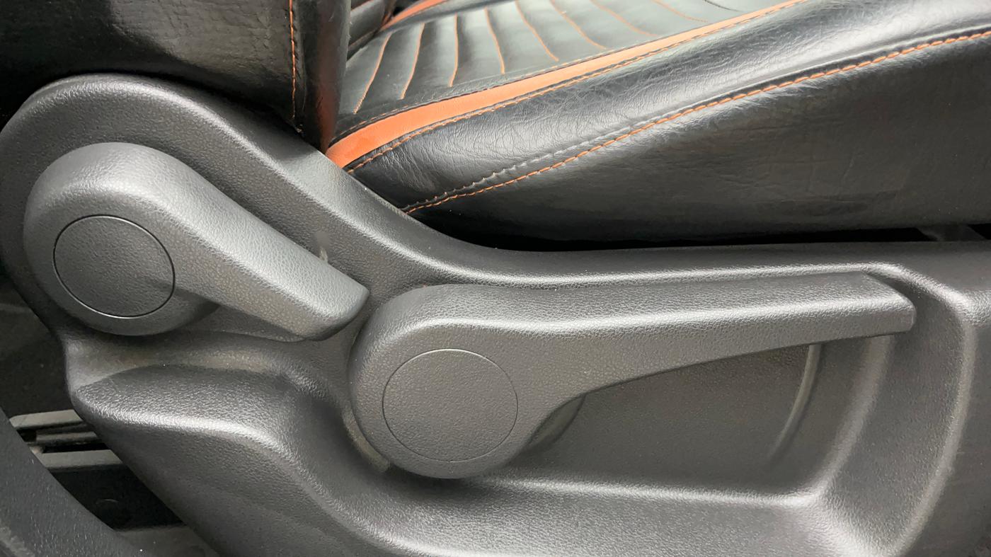 2019 Nissan Kicks XL 1.5, Petrol, Manual, 48,806 km, Driver Side Adjustment Panel