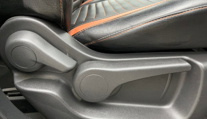 2019 Nissan Kicks XL 1.5, Petrol, Manual, 48,806 km, Driver Side Adjustment Panel