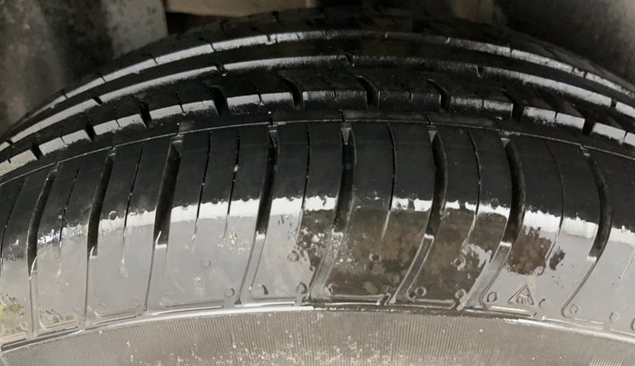 2019 Nissan Kicks XL 1.5, Petrol, Manual, 48,806 km, Right Rear Tyre Tread