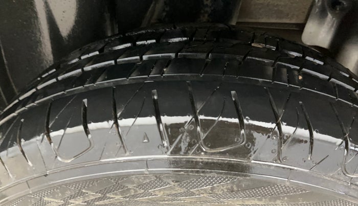 2019 Nissan Kicks XL 1.5, Petrol, Manual, 48,806 km, Left Rear Tyre Tread