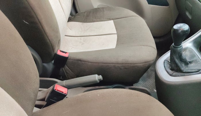 2014 Hyundai i10 SPORTZ 1.1, Petrol, Manual, 30,547 km, Gear Lever