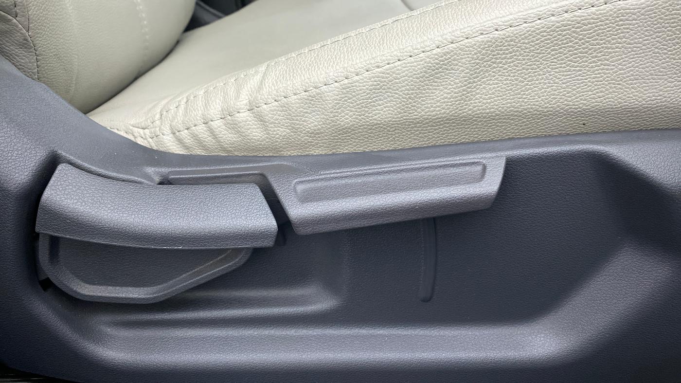 2020 Hyundai GRAND I10 NIOS SPORTZ 1.2 AT, Petrol, Automatic, 3,839 km, Driver Side Adjustment Panel