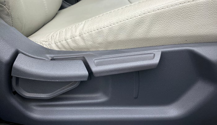 2020 Hyundai GRAND I10 NIOS SPORTZ 1.2 AT, Petrol, Automatic, 3,839 km, Driver Side Adjustment Panel